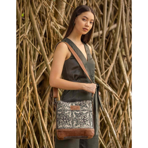 Labyrinthian Small & Crossbody Bag